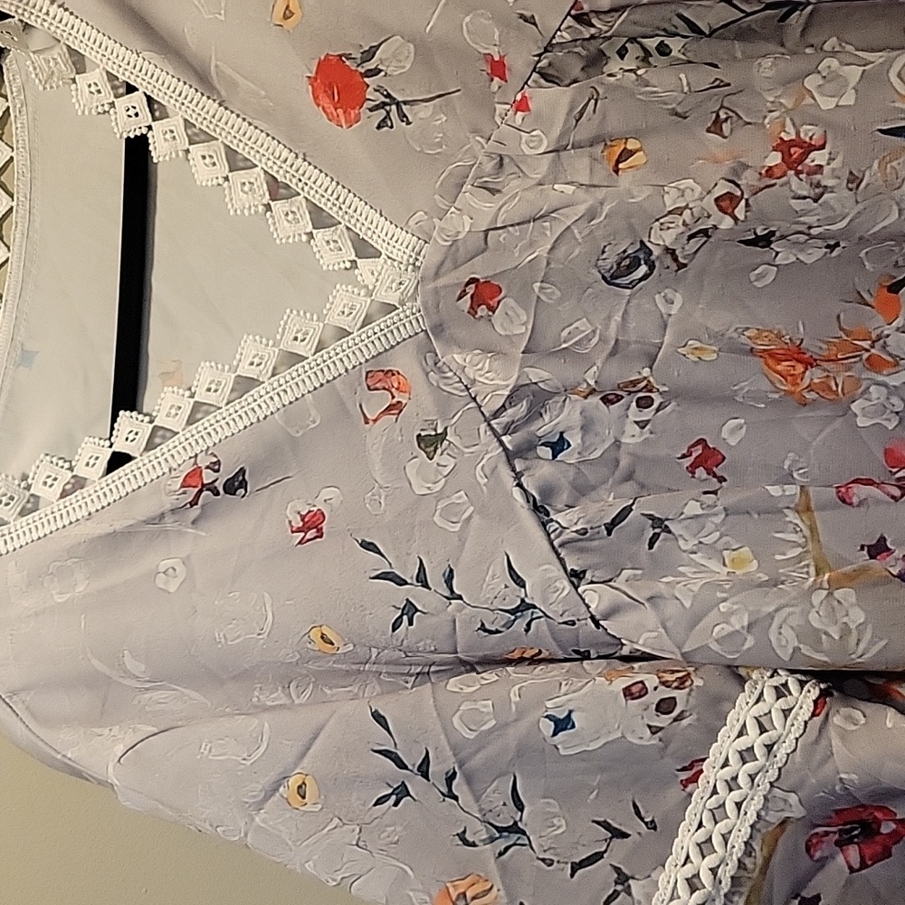 3/$15 CLOSET CLEAR OUT. Beautiful Gray Sz XL Floral Lace-Trimmed Dress - Picture 2 of 6